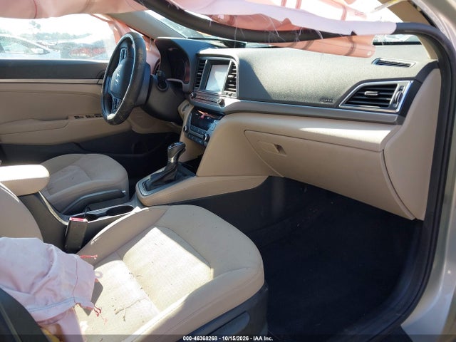 2017 HYUNDAI ELANTRA SE 5