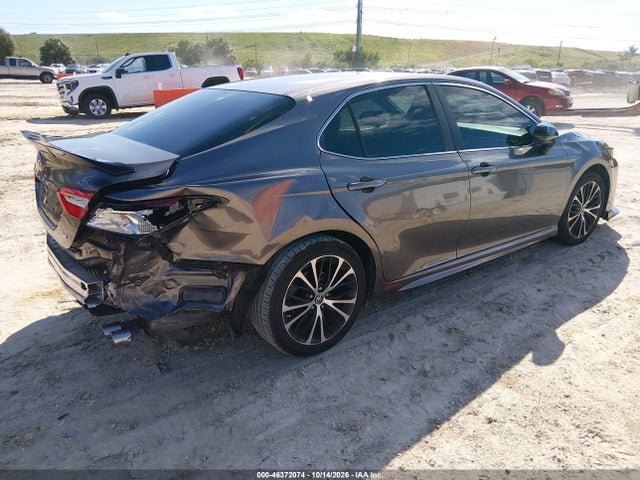 2018 TOYOTA CAMRY SE 4