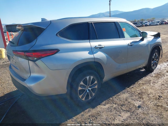 2021 TOYOTA HIGHLANDER XLE 4