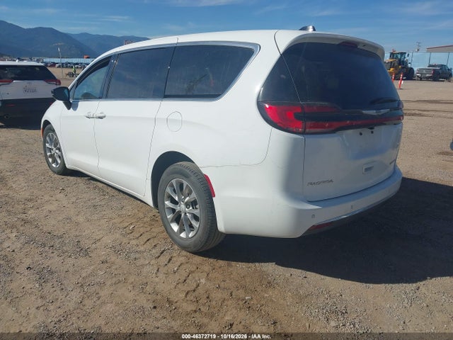 2026 CHRYSLER PACIFICA LIMITED 3