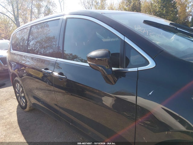 2025 CHRYSLER PACIFICA HYBRID SELECT 13