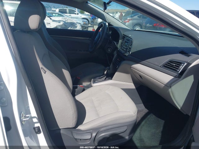 2017 HYUNDAI ELANTRA SE 5