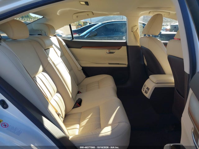 2018 LEXUS ES 300H 8