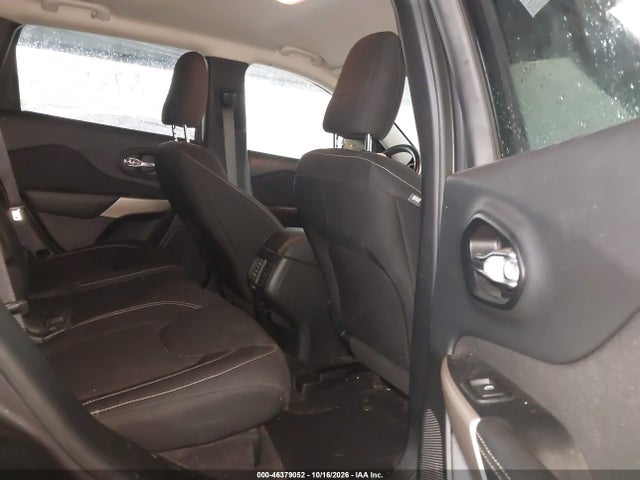 2017 JEEP CHEROKEE LATITUDE 4X4 8