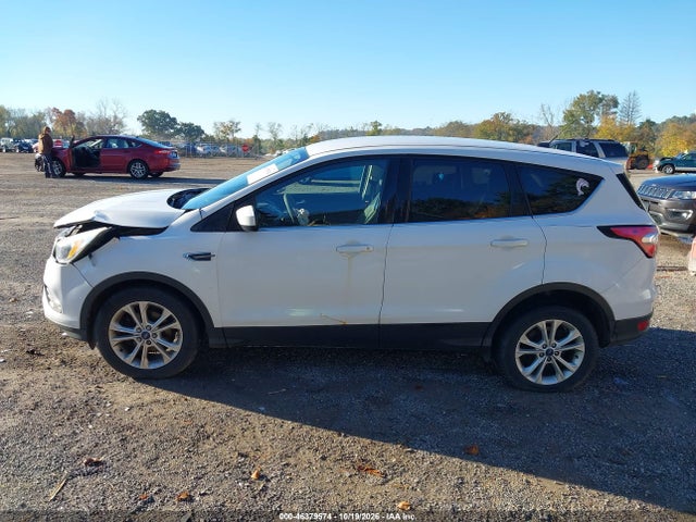 2017 FORD ESCAPE SE 14