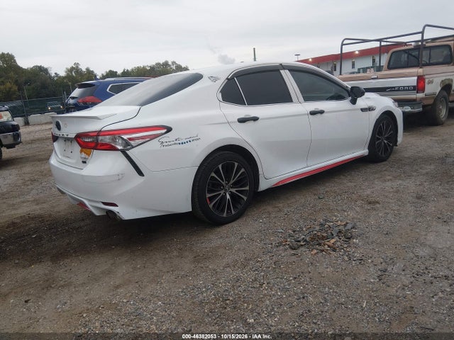 2018 TOYOTA CAMRY SE 4