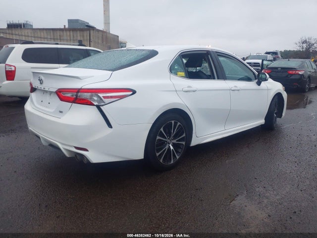 2020 TOYOTA CAMRY SE 4