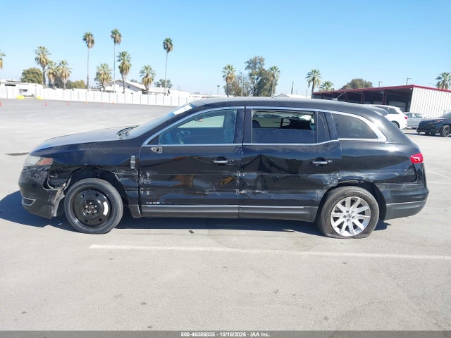 2017 LINCOLN MKT LIVERY 14