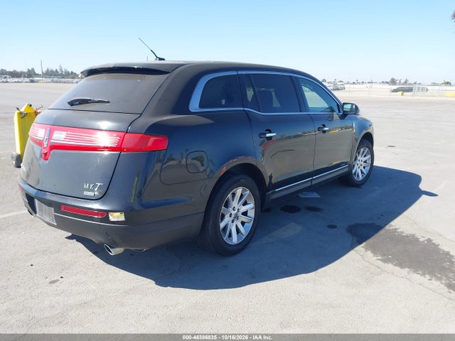 2017 LINCOLN MKT LIVERY 4