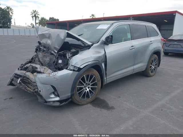 2018 TOYOTA HIGHLANDER SE 2