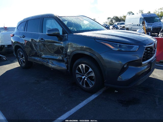 2022 TOYOTA HIGHLANDER XLE