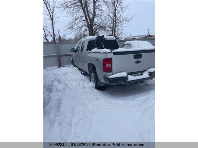 Chevrolet Silverado 1500 Ls Ext Cab 2011 1GCRKREA6BZ422022 Image 3