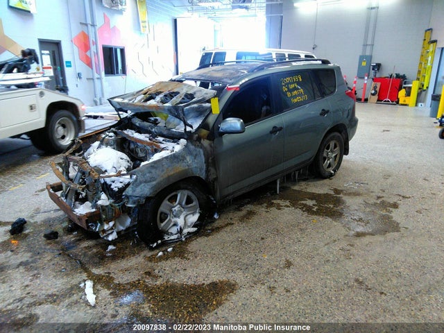 Toyota RAV4 2006 JTMBD33V466009179 Image 2