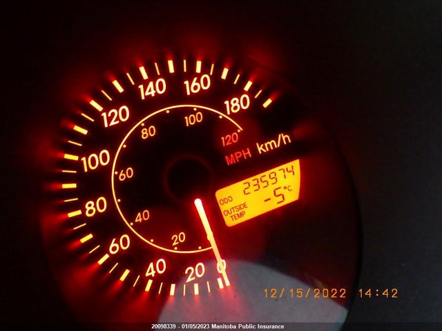 Toyota Matrix 2003 2T1KR32E13C771716 Image 8