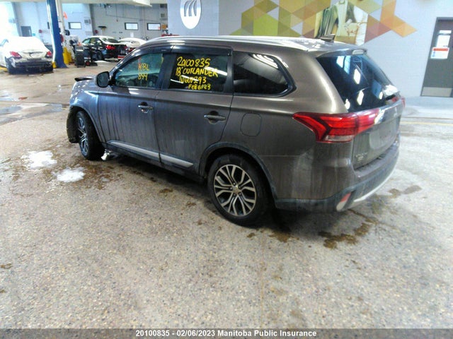 JA4AZ2A39JZ607293 Mitsubishi Outlander Es