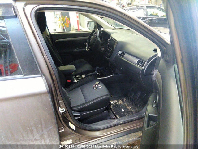 JA4AZ2A39JZ607293 Mitsubishi Outlander Es