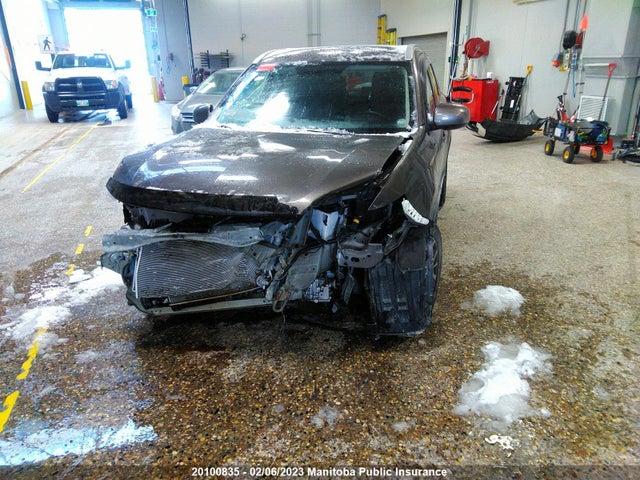 JA4AZ2A39JZ607293 Mitsubishi Outlander Es