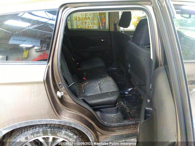 JA4AZ2A39JZ607293 Mitsubishi Outlander Es