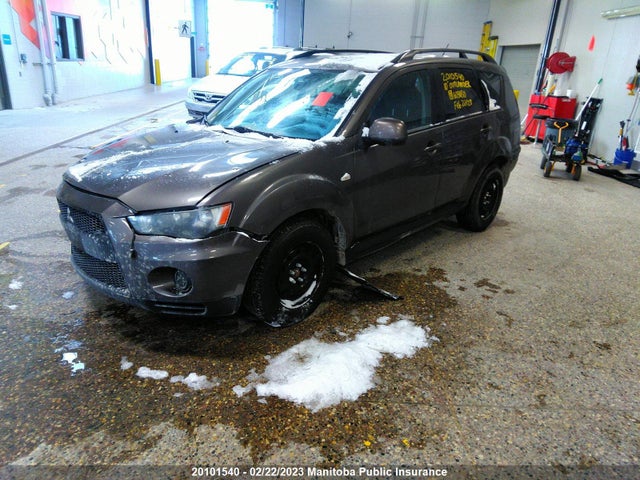 JA4AT2AW7AZ603030 Mitsubishi Outlander Es
