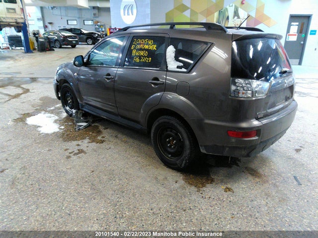 JA4AT2AW7AZ603030 Mitsubishi Outlander Es