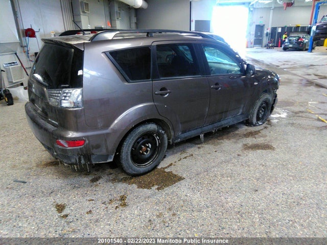 JA4AT2AW7AZ603030 Mitsubishi Outlander Es
