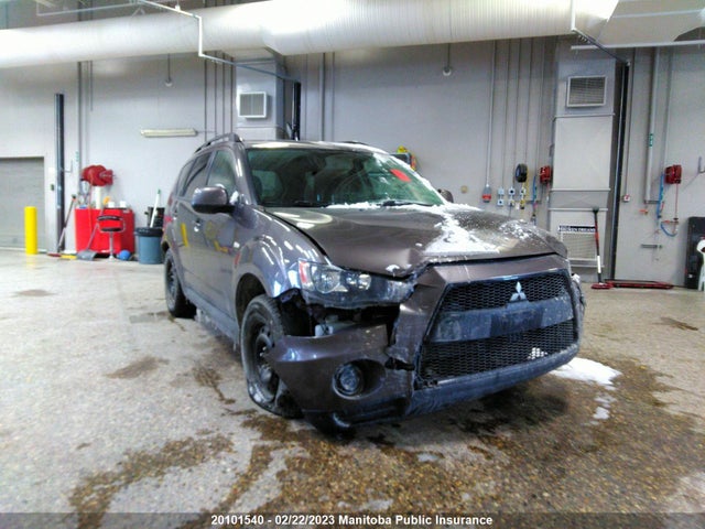 JA4AT2AW7AZ603030 Mitsubishi Outlander Es