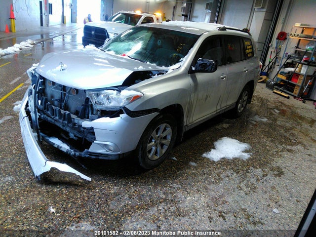 Toyota Highlander V6  2011 5TDBK3EH6BS084988 Image 2