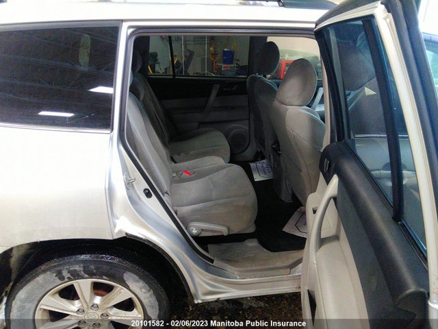 Toyota Highlander V6  2011 5TDBK3EH6BS084988 Image 9