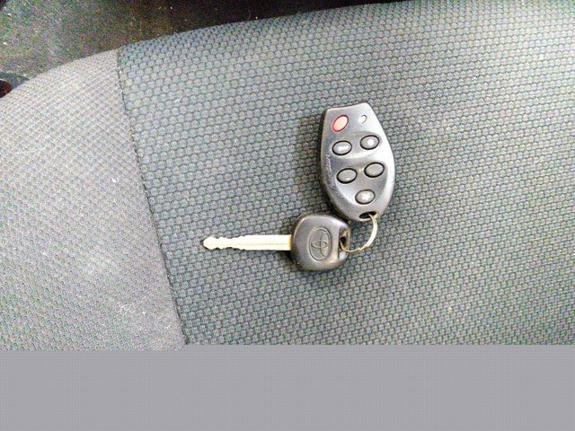 Toyota Matrix 2007 2T1KR32E87C646332 Image 3
