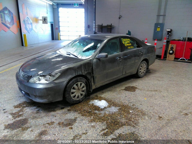 Toyota CAMRY LE 2005 4T1BE32K35U994505 Image 2