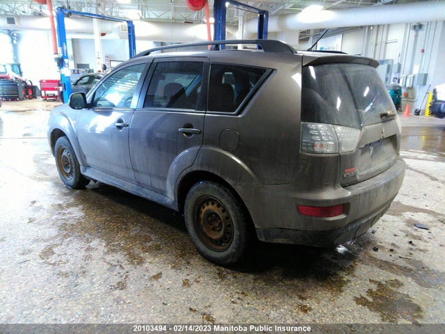 JA4AS2AW2AZ605304 Mitsubishi Outlander Es
