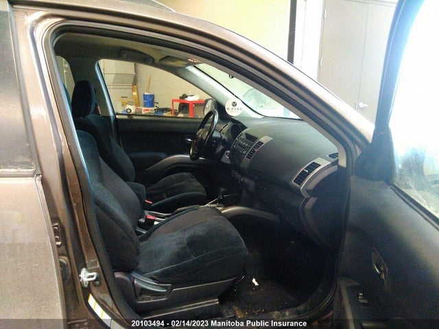JA4AS2AW2AZ605304 Mitsubishi Outlander Es