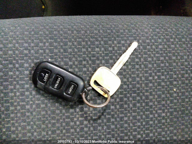 Toyota Matrix Xr 2004 2T1KR32E74C787016 Image 3