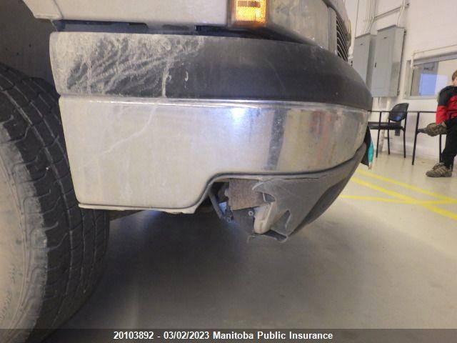 Chevrolet Silverado 1500 Ext Cab 2004 2GCEK19T441145135 Image 3