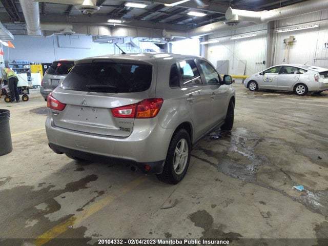 4A4AJ3AUXDE605052 Mitsubishi RVR SE