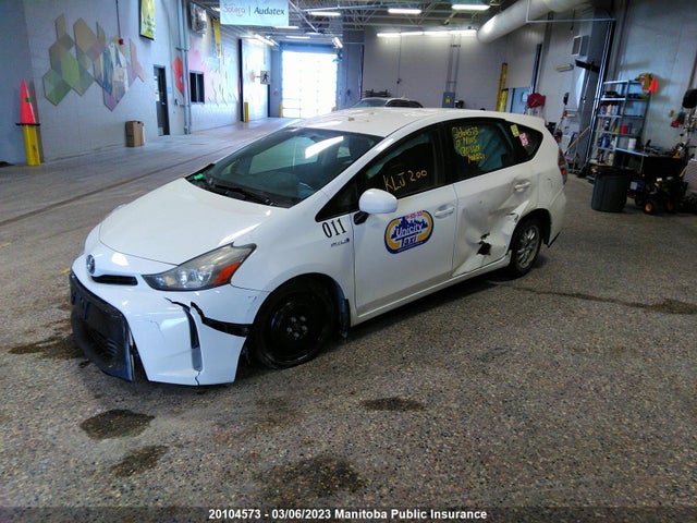 Toyota PRIUS V 2017 JTDZN3EUXHJ073601 Image 2