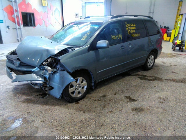Toyota Sienna Le V6  2004 5TDZA23C14S171171 Image 2