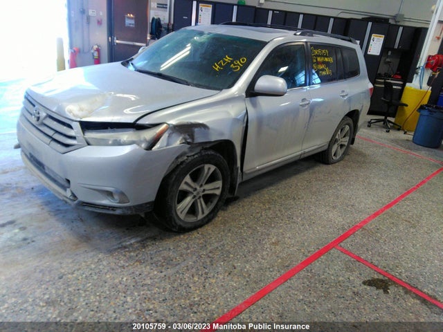 Toyota Highlander V6  2012 5TDBK3EH8CS118642 Image 2