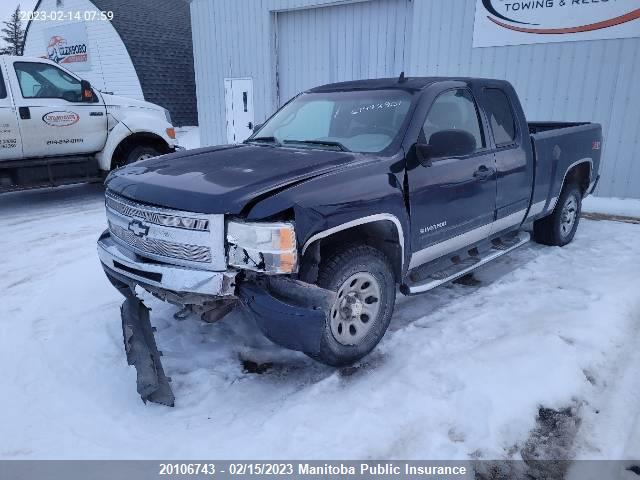 Chevrolet Silverado 1500 Ls Ext Cab 2011 1GCRKREAXBZ251498 Image 2
