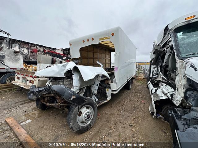 Chevrolet G3500 Express Cutaway  2015 1GD374CG9F1161499 Image 2