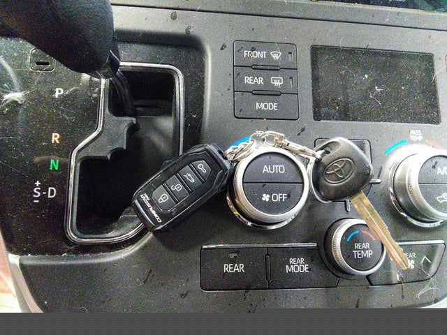 Toyota Sienna Le V6  2020 5TDKZ3DC1LS048483 Image 3