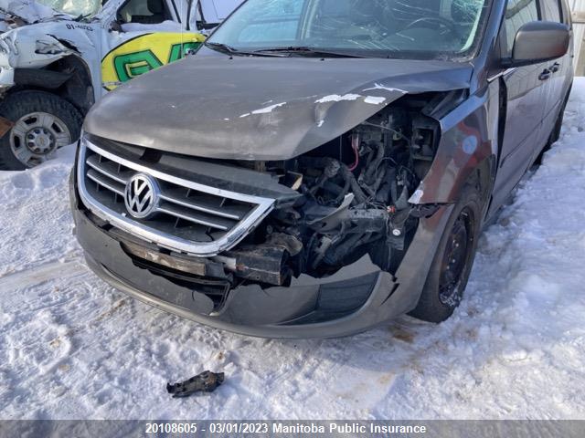 Volkswagen Routan S 2010 2V4RW3DX2AR222096 Image 6