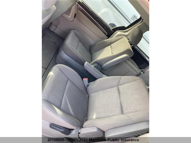 Volkswagen Routan S 2010 2V4RW3DX2AR222096 Image 8
