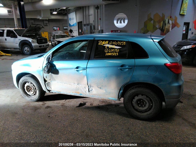 JA4AJ3AUXBZ600781 Mitsubishi RVR SE
