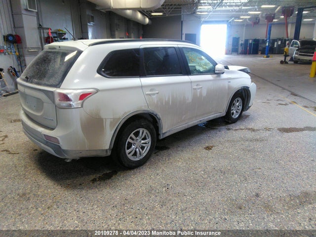JA4JZ3AX3FZ603174 Mitsubishi Outlander Se