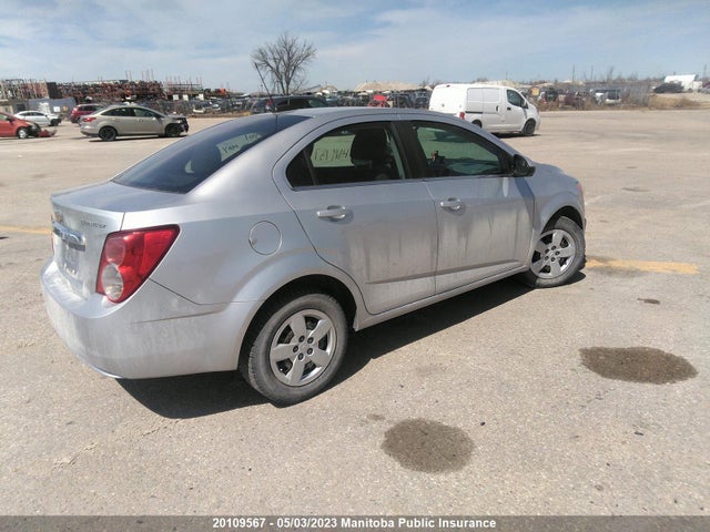 Chevrolet SONIC LT 2015 1G1JC5SHXF4200986 Image 4