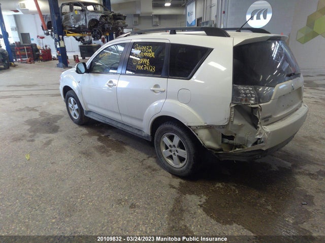 JA4AT2AW8DU601448 Mitsubishi Outlander Es