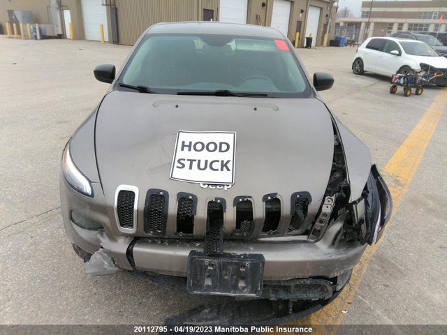 1C4PJLABXGW307941 Jeep Cherokee Sport
