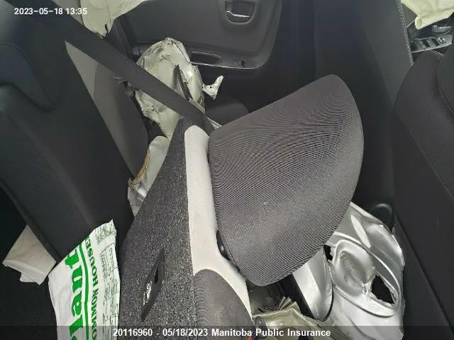 Toyota YARIS LE 2018 VNKKTUD31JA087535 Image 8