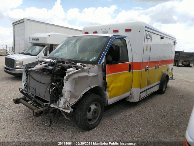 Chevrolet G3500 Express Cutaway  2019 1GB3GSCG0K1325813 Image 2